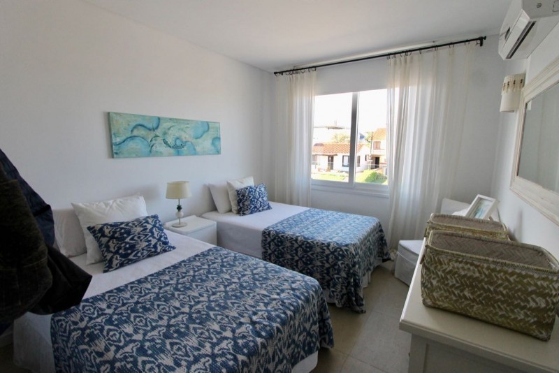 Departamento en alquiler en Manantiales a pasitos del agua y del centro.